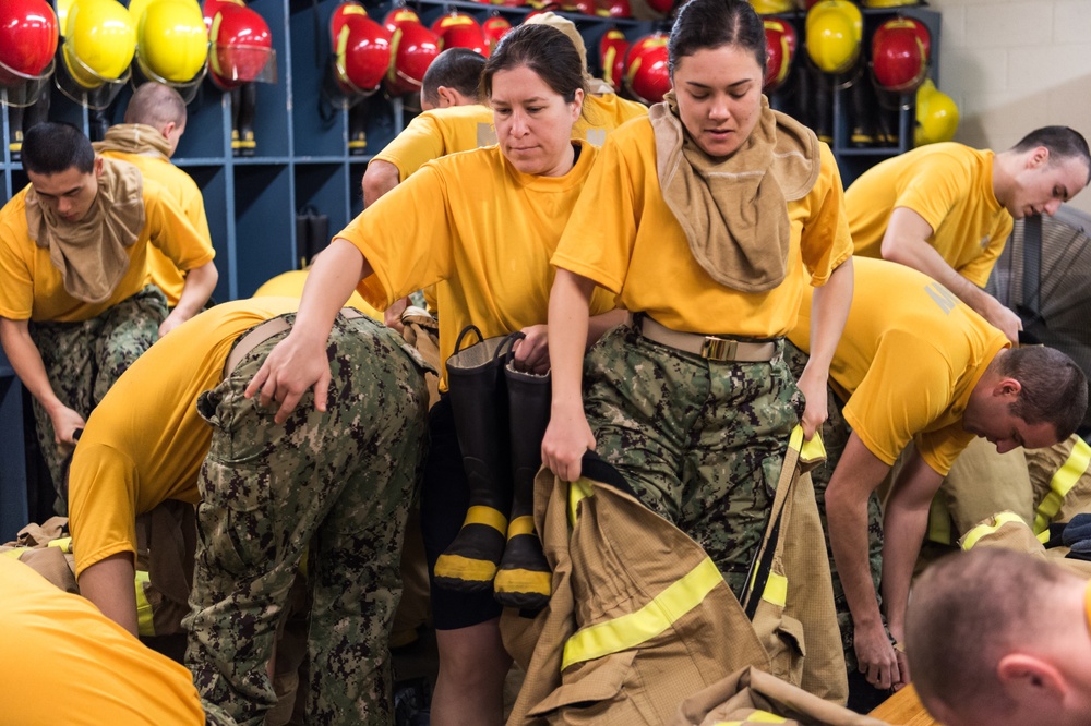 191211-N-TE695-2029 NEWPORT, R.I. (Dec. 11, 2019) -- Navy Officer Candidate School (OCS) conducts battle station drills