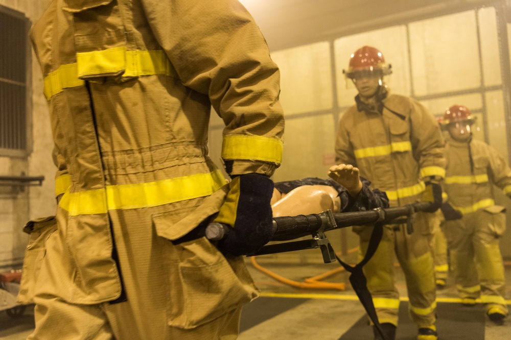 191211-N-TE695-0051 NEWPORT, R.I. (Dec. 11, 2019) -- Navy Officer Candidate School (OCS) conducts battle station drills