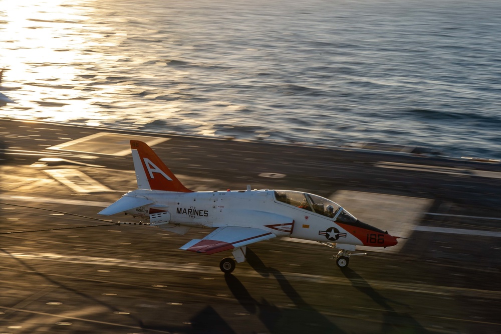 U.S. aircraft lands on the flight deck