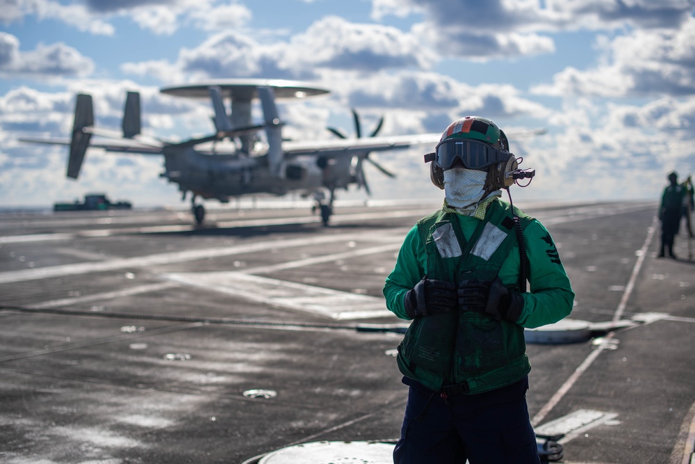 The aircraft carrier USS John C. Stennis (CVN 74)conducts carrier qualifications