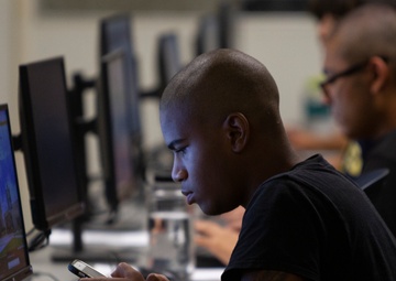 California Jobs Challenge scholars register for college