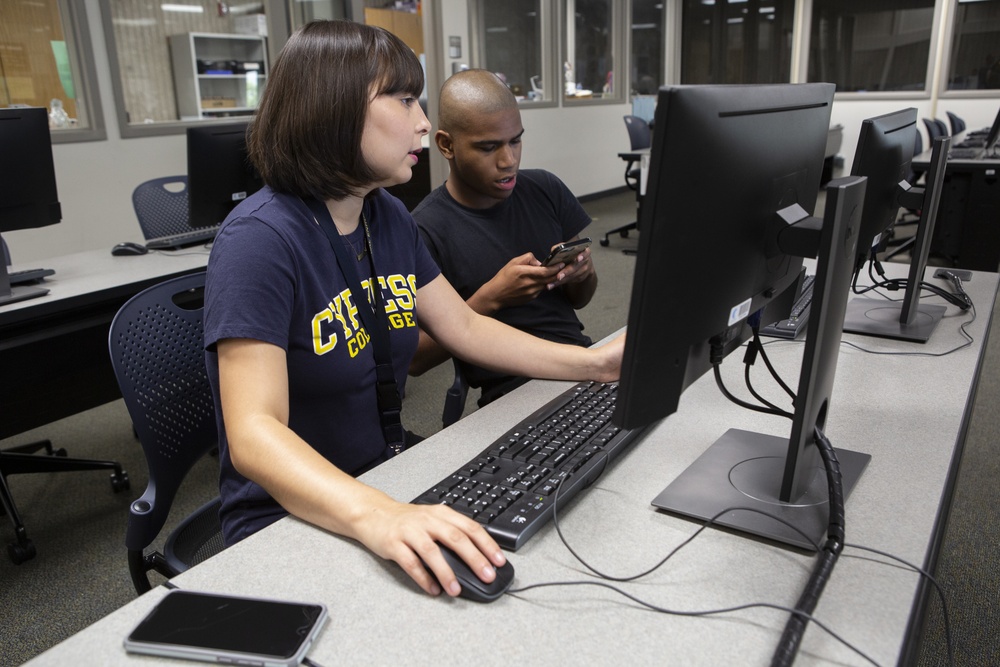 California Jobs Challenge scholars register for college