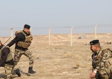 Iraqi Police Conduct Tactical Maneuver Training