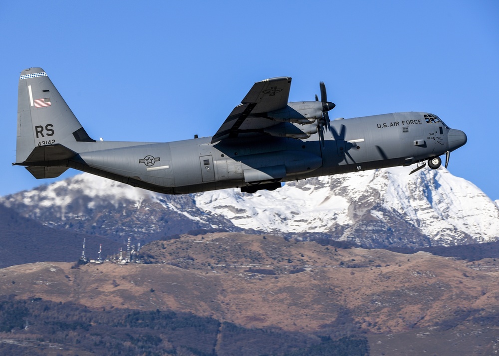 Super Hercules Takes Off at Aviano