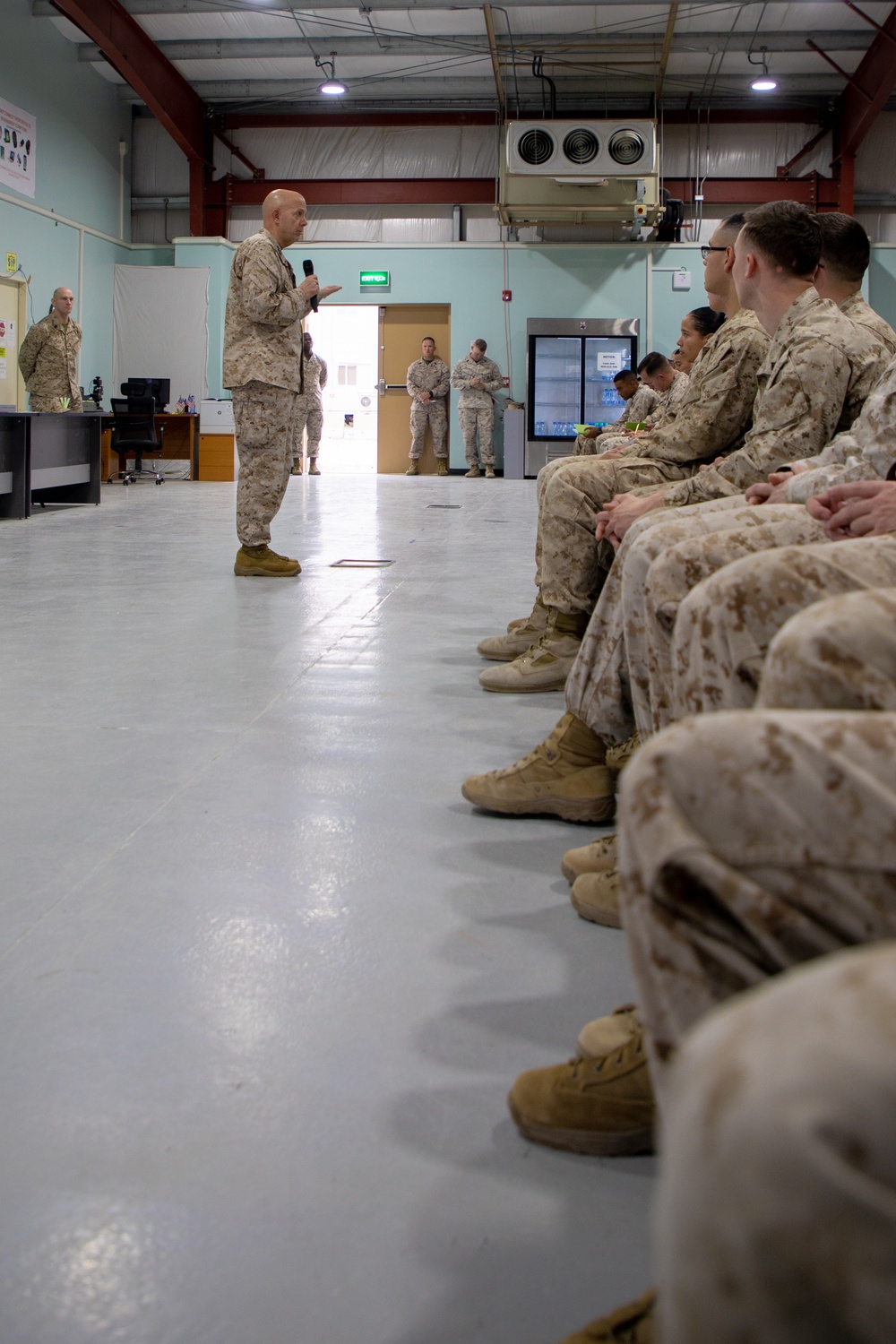 Commandant and Sergeant Major of the Marine Corps Visit the SPMAGTF