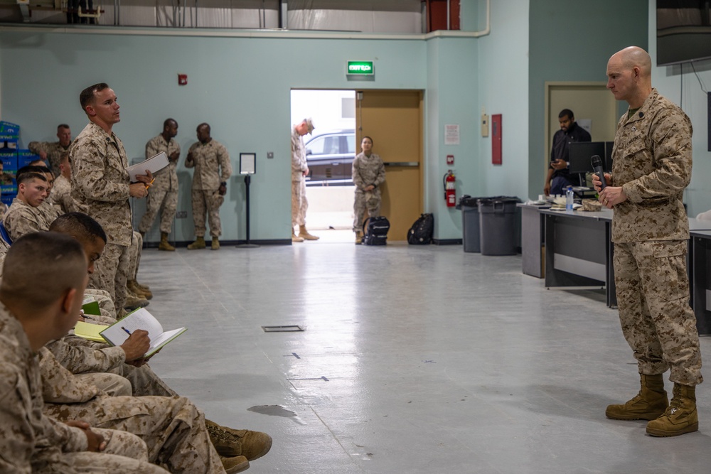 Commandant and Sergeant Major of the Marine Corps Visit the SPMAGTF