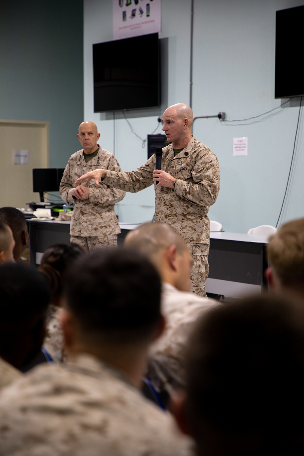 Commandant and Sergeant Major of the Marine Corps Visit the SPMAGTF