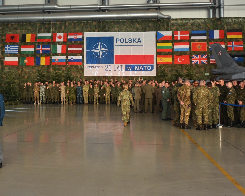 Polish military hosts Christmas party with NATO allies