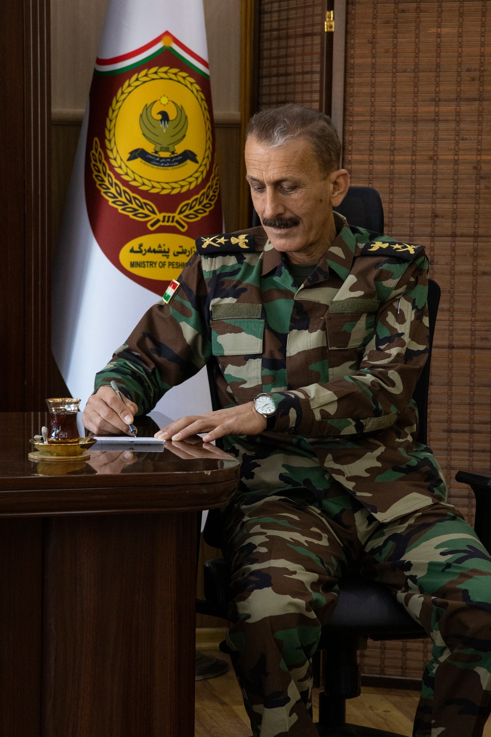 Col. Holden Meets With Lt. Gen. Jamal Mohammad Omer