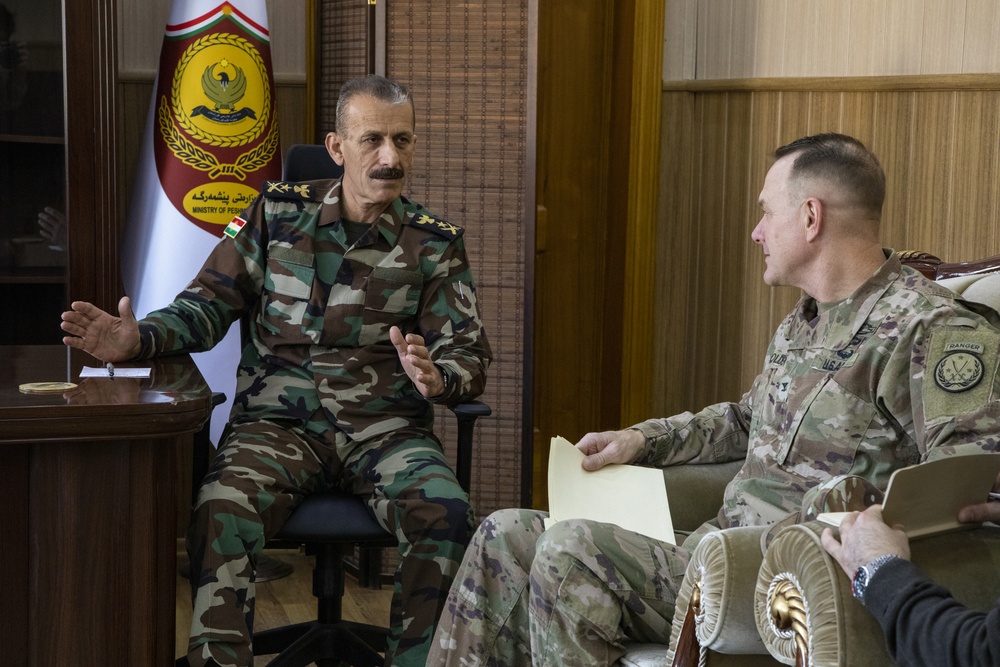 Col. Holden Meets With Lt. Gen. Jamal Mohammad Omer