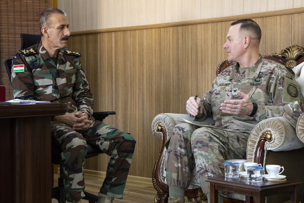 Col. Holden Meets With Lt. Gen. Jamal Mohammad Omer