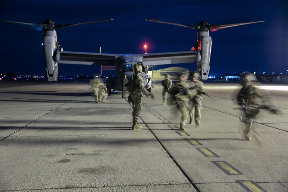 3rd Marine Aircraft Wing Conducts Night Vision and TRAP mission