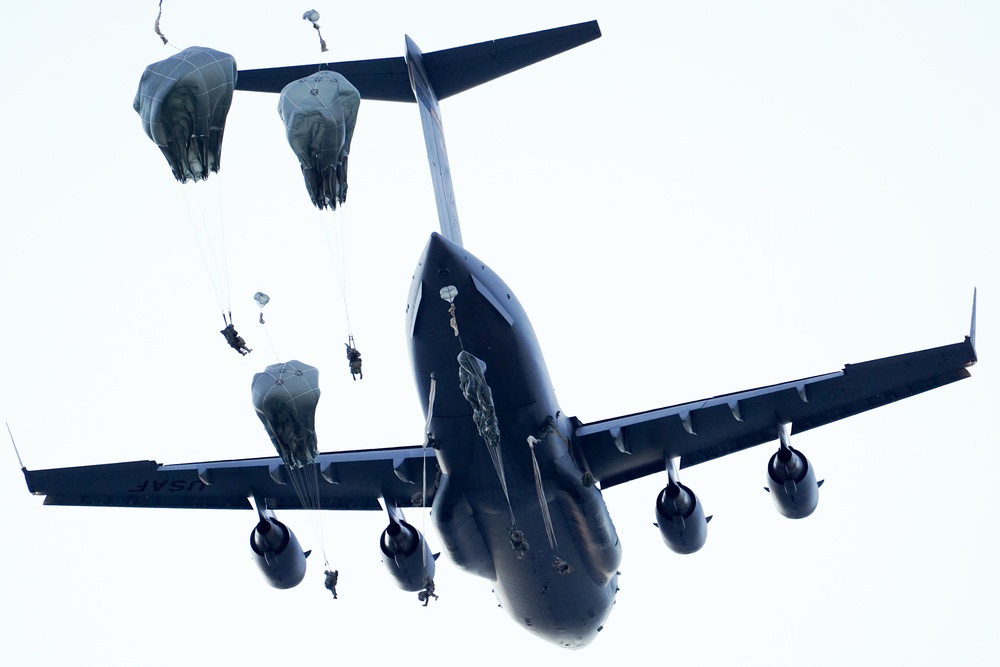 Spartan Paratroopers Descend Into Winter Wonderland