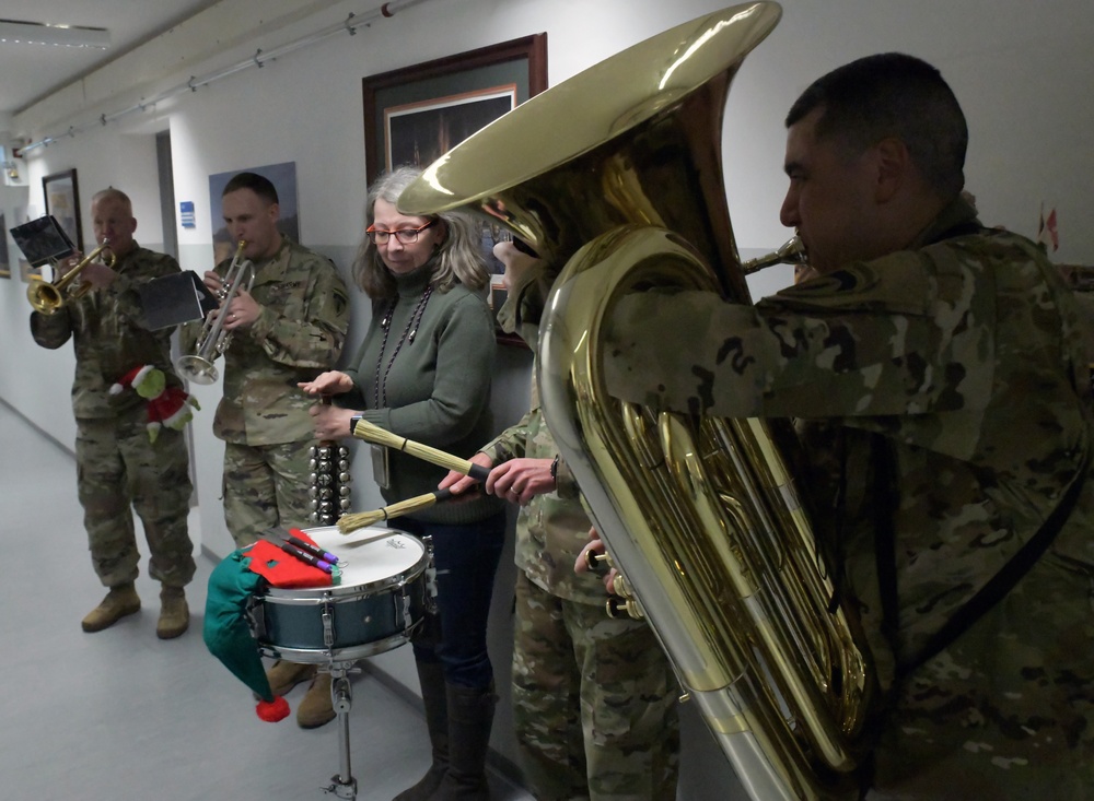 U.S. Army Europe Band spreads some holiday cheer with the gift of music