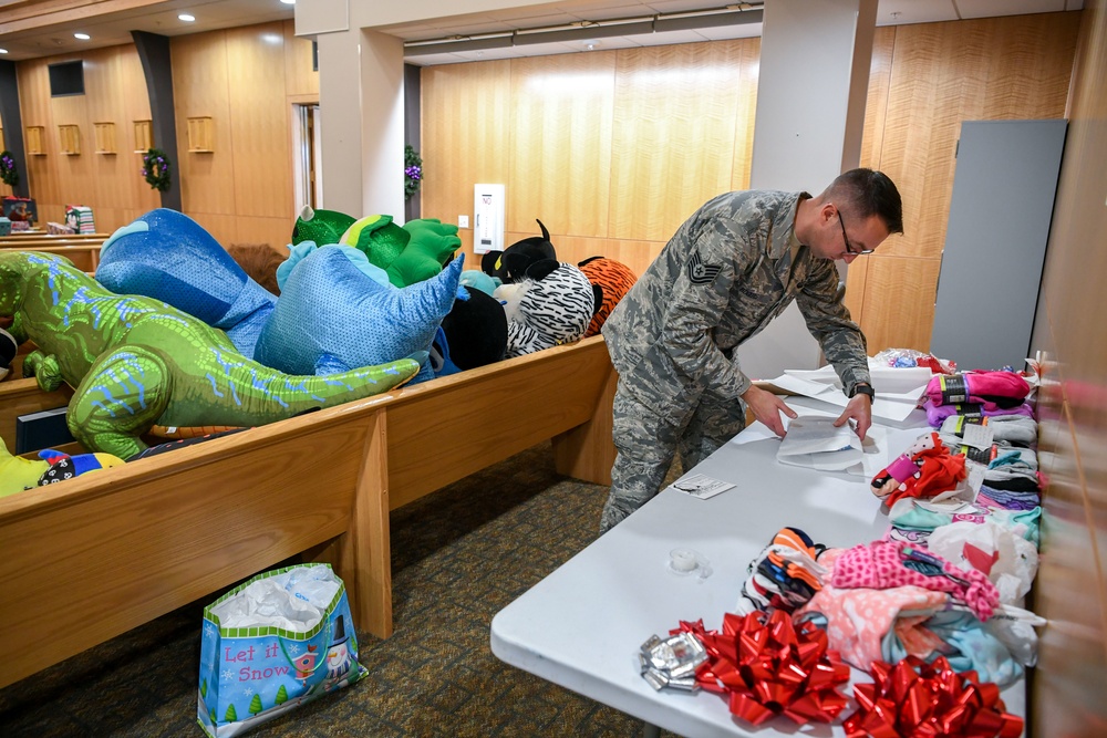Angel Tree program brings holiday cheer to military children