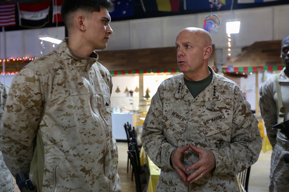 Commandant Visits CENTCOM