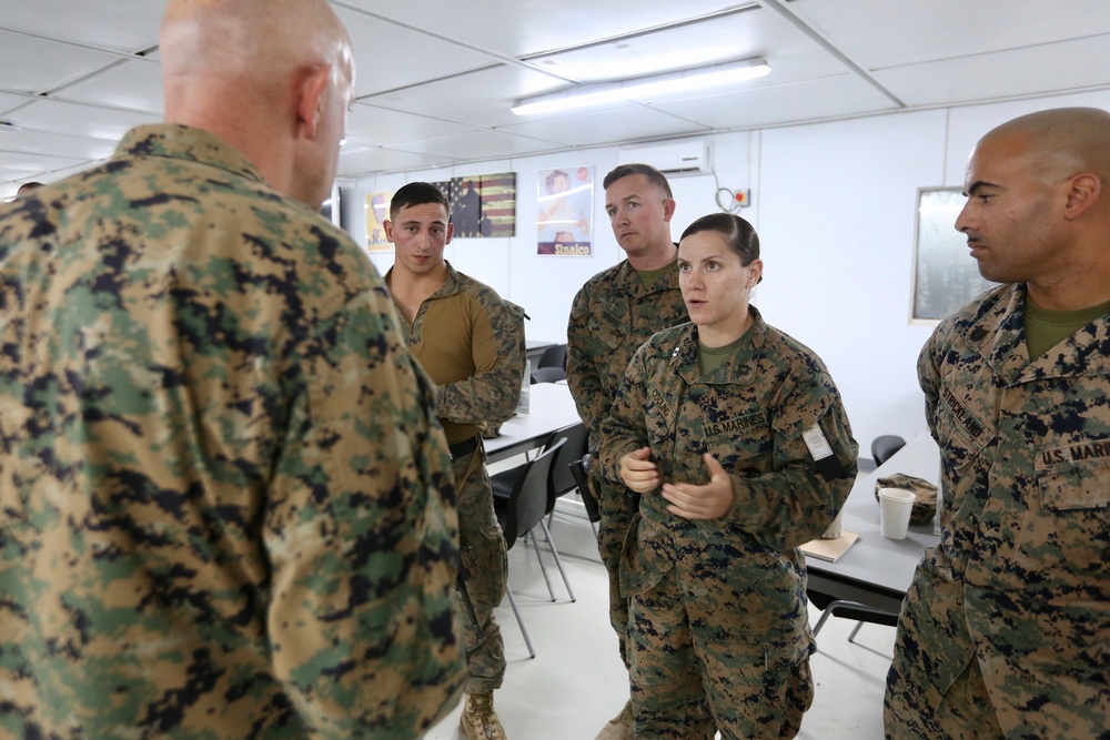 Commandant Visits CENTCOM