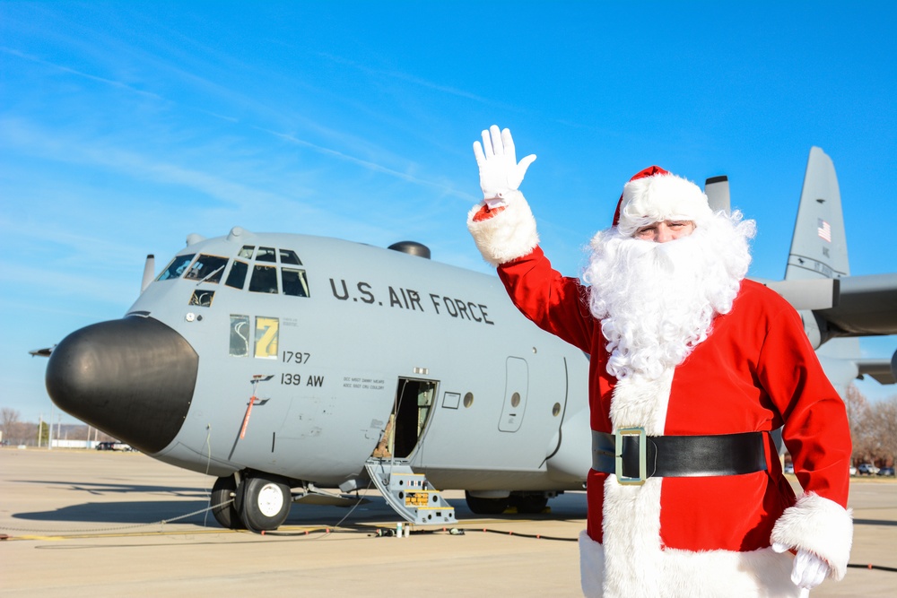 Santa Claus visits the Missouri Air National Guard