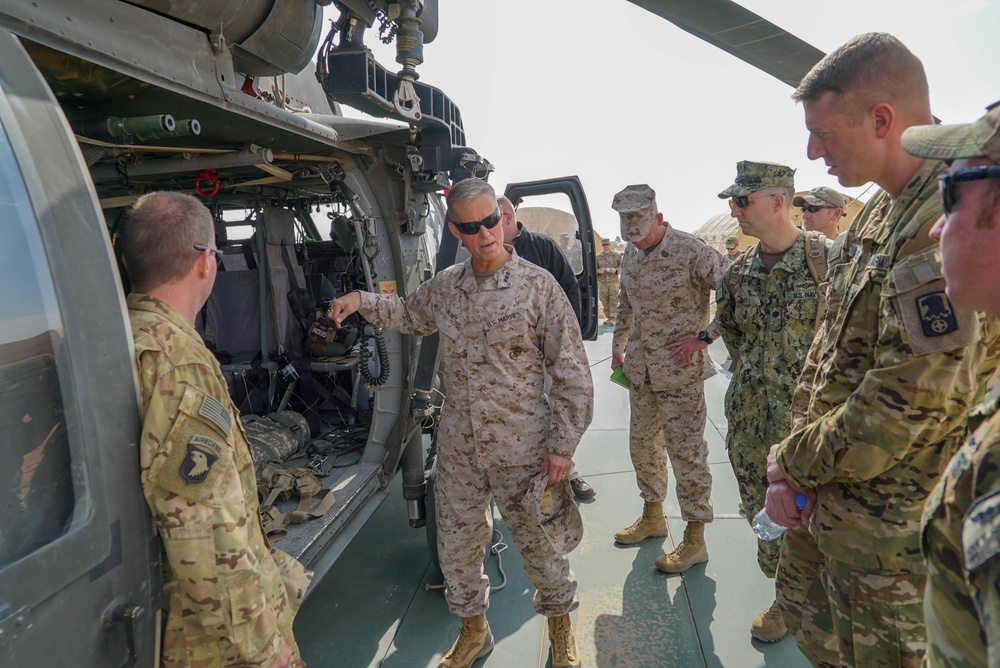 U.S. Marine Corps Lt. Gen. Carl E. Mundy III visits PSAB