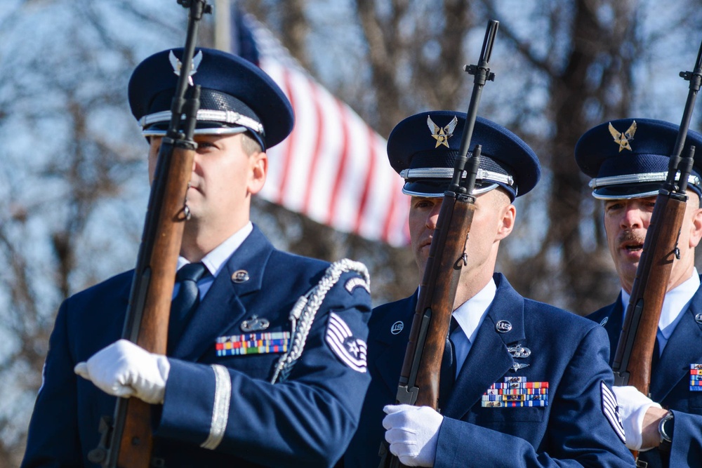 The 139th Airlift Wing honors the memory of a WWII veteran from Missouri.