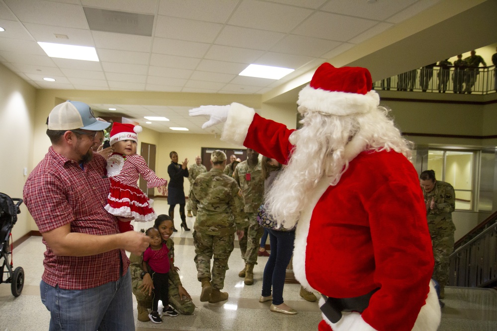 Army Reserve celebrates holiday season with tree-lighting ceremony
