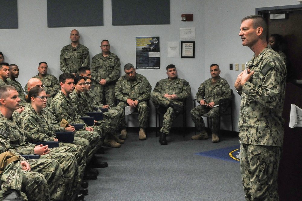 Commander, Navy Reserve Forces Command visits NOSC Tampa