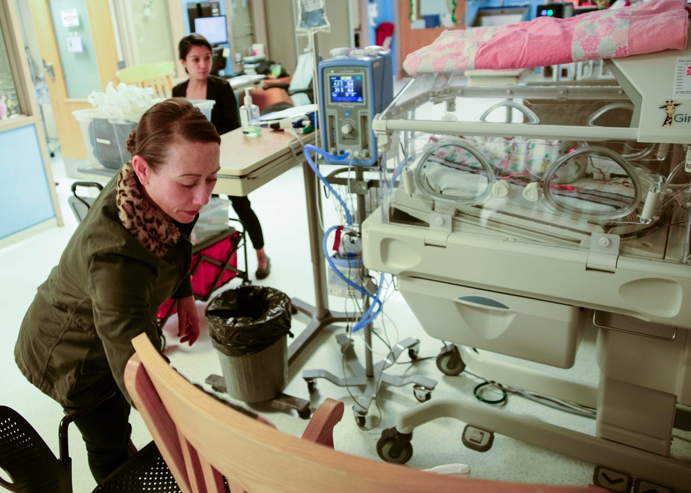 Junior League Visits NMCP's Pediatric Patients; Gifts Books to Promote Reading