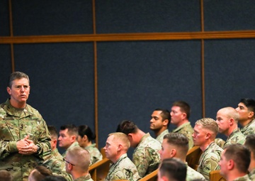 1st Armored Division hosts Maj. Gen. McGee for leadership development
