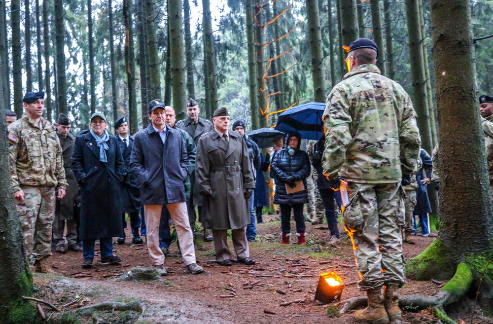 U.S. leaders visit the 101st in Bois Jacques