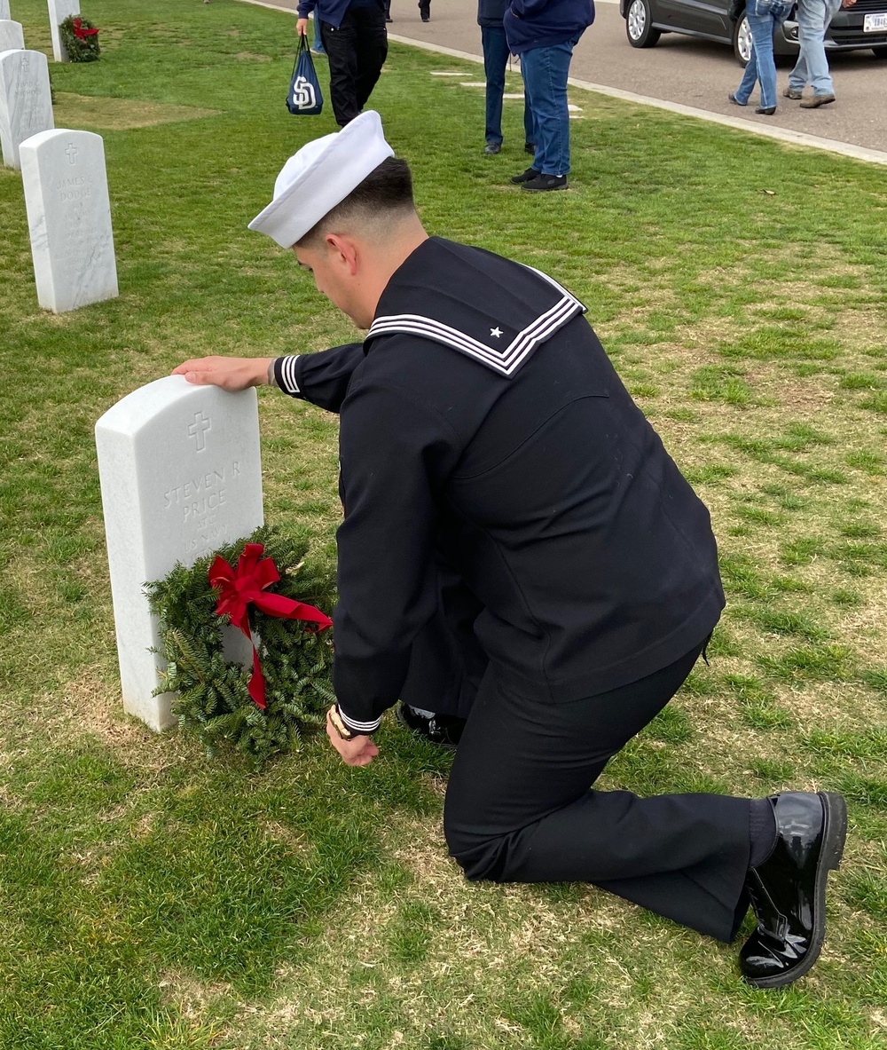 IWTC San Diego Sailors Participate in Wreaths Across America Ceremony
