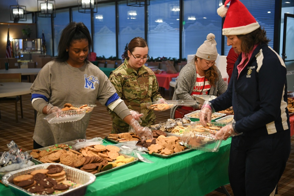 Volunteers hold cookie drive for Airmen