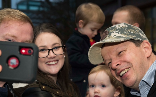 Wahlberg brothers visit Ramstein, thank troops