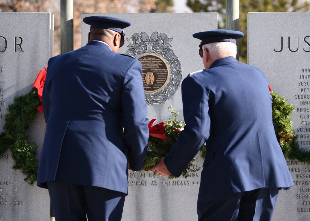 Fallen veterans honored by hundreds at wreath-laying event