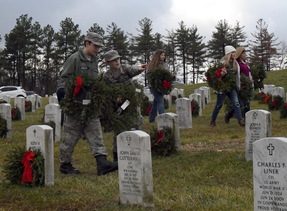 Volunteers honor military veterans with wreaths at Fort Knox Main Post Cemetery, Kentucky Veterans Cemetery – Central