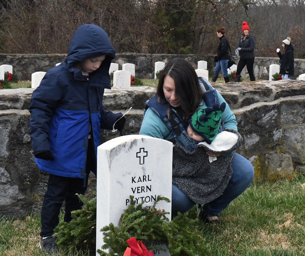 Volunteers honor military veterans with wreaths at Fort Knox Main Post Cemetery, Kentucky Veterans Cemetery – Central