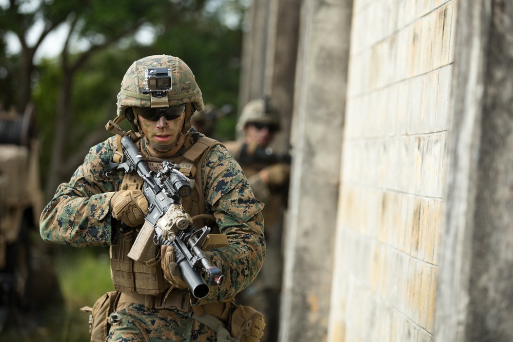 BLT 1/5 conducts simulated urban assault, jungle warfare training during MEU Exercise