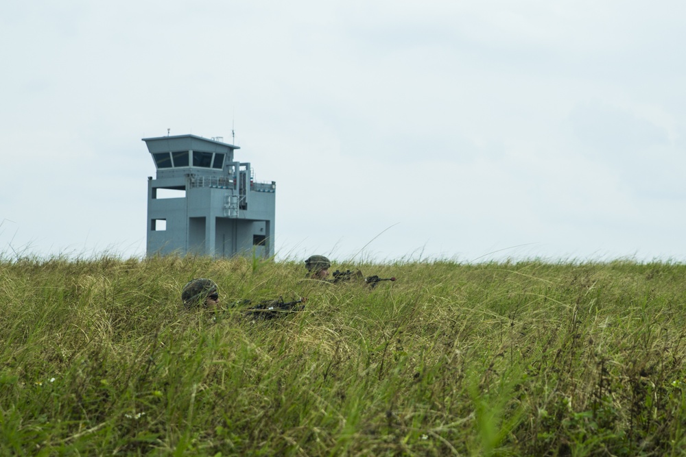 31st MEU conducts simulated airfield seizure at Ie Shima Training Facility