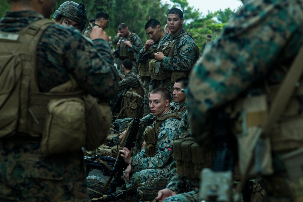 31st MEU conducts simulated airfield seizure at Ie Shima Training Facility