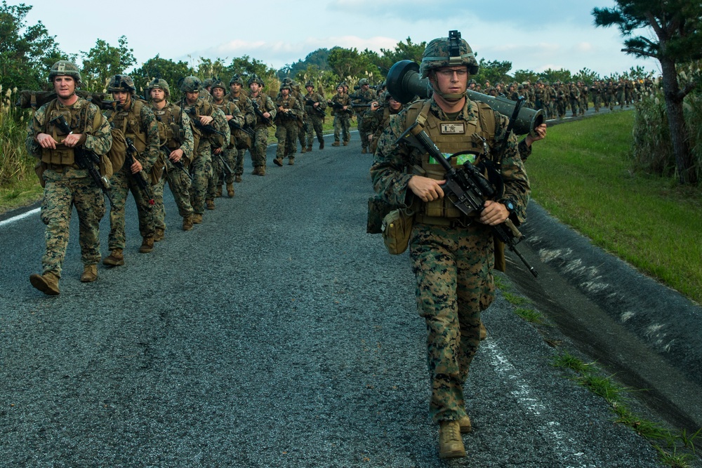 31st MEU conducts simulated airfield seizure at Ie Shima Training Facility