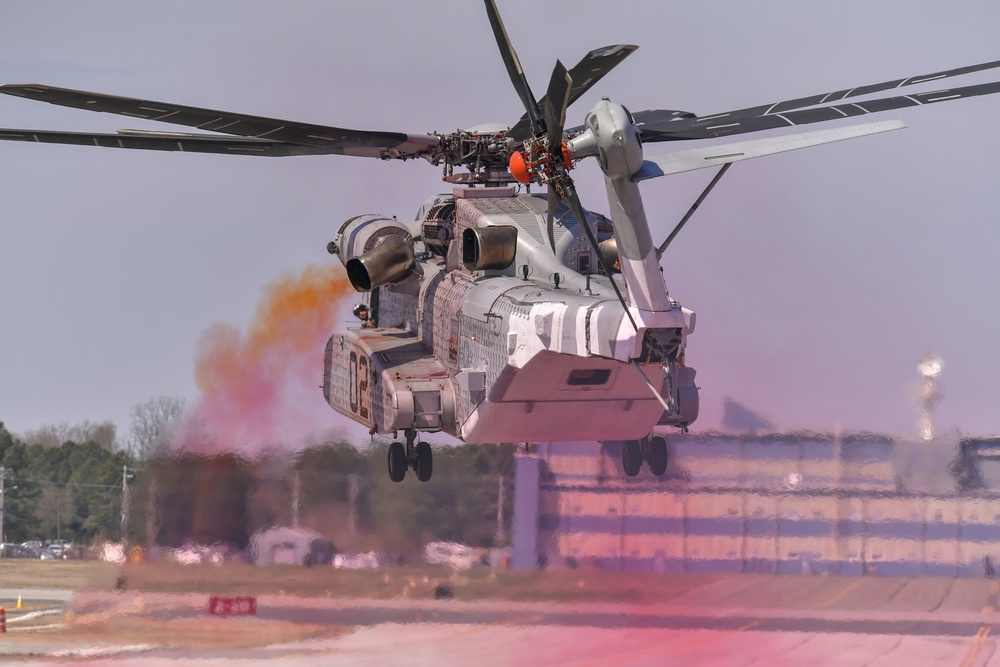 04 APRIL, 2019 NAS PATUXENT RIVER, MD HX-21 YCH-53K Aircraft 02 EGR Ground Test Support. Pilots: Sean Maloney, Sikorsky. MAJ. Cronkwright, USMC. FOUO USN Photos by Erik Hildebrandt Project ID 190404-N-UZ648.