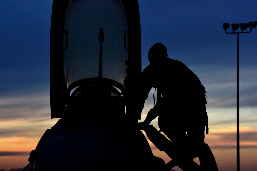 180FW Conducts Night Flying Training
