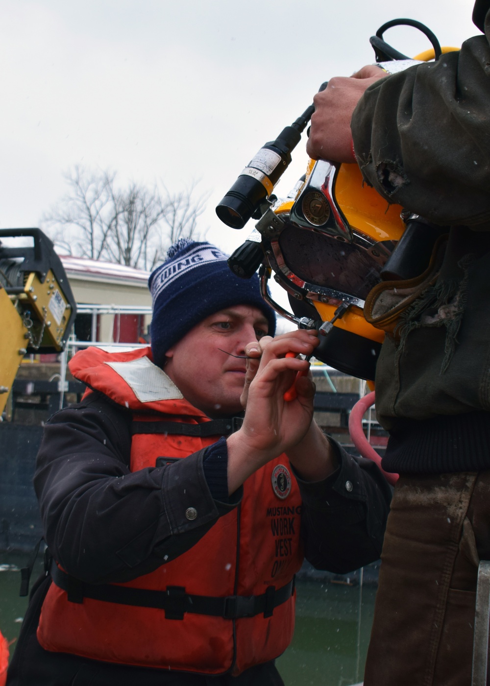USACE-Buffalo District dive team performs Black Rock Lock repair