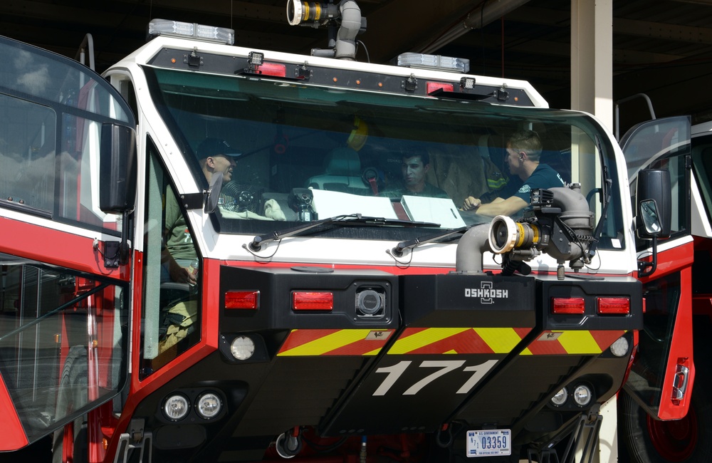 Bellator mixed martial arts visit Hickam &amp; Federal Fire Department