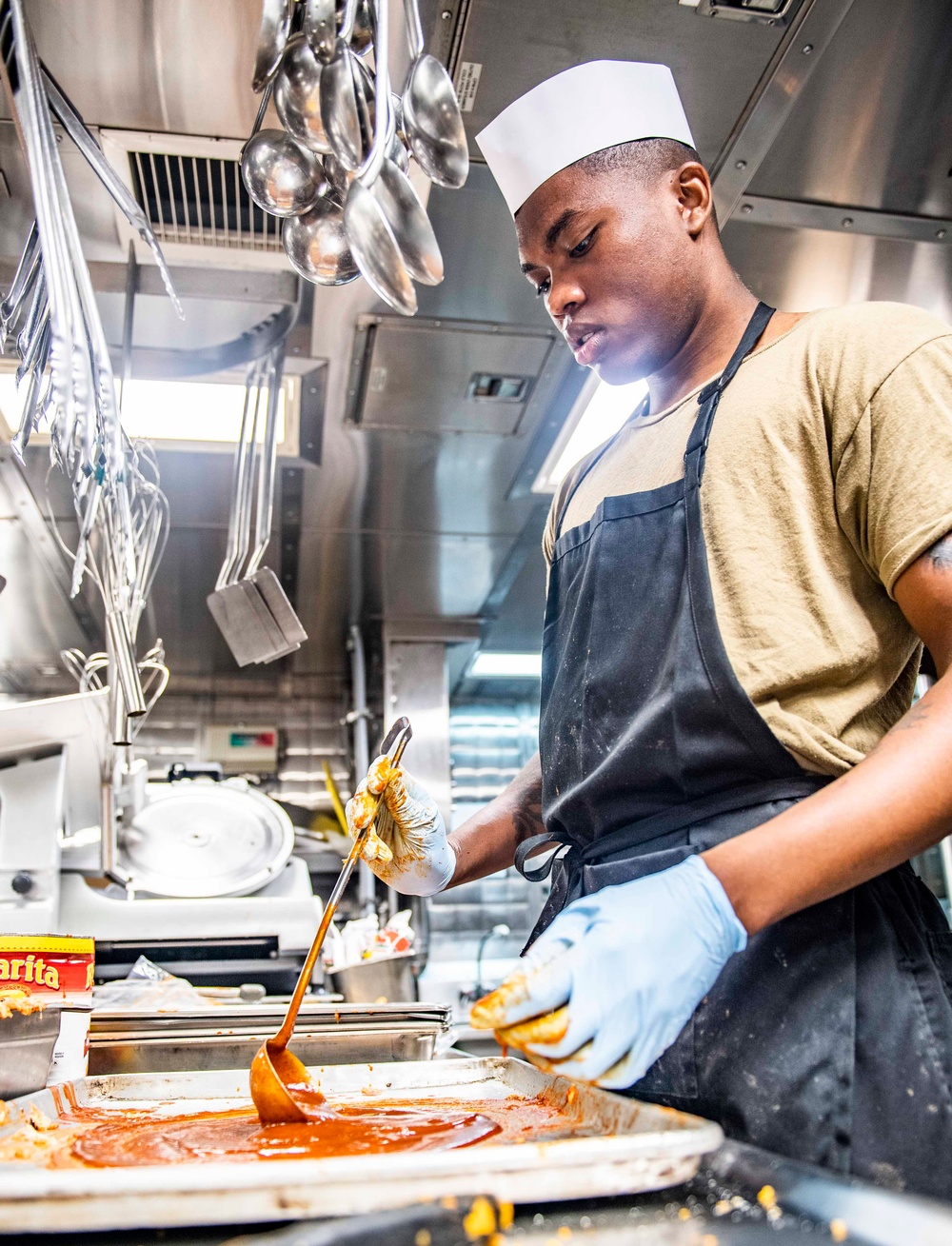 USS Milius (DDG 69) Culinary Specialists Prepare Lunch