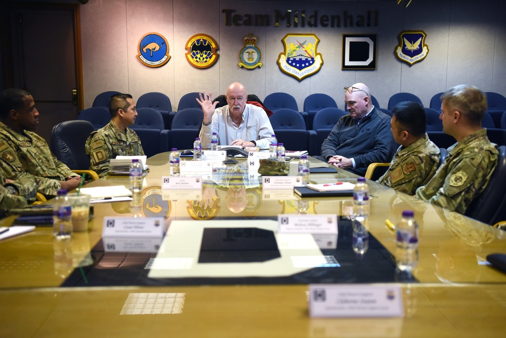 Veterans of Foreign Wars commander visits RAF Mildenhall
