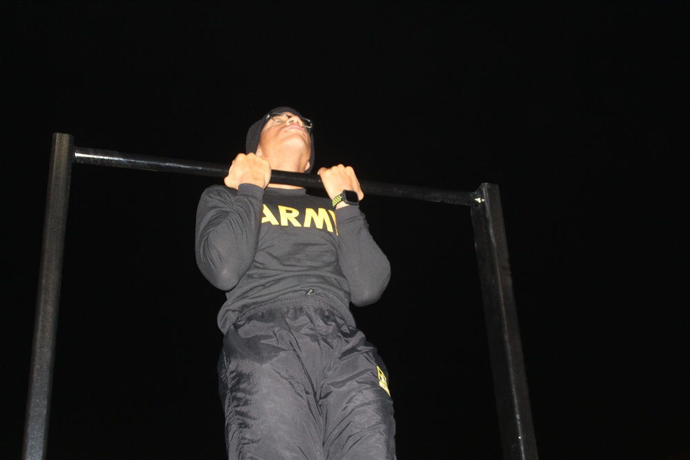 Flexed arm hang