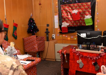 22nd EARS hosts holiday decoration contest