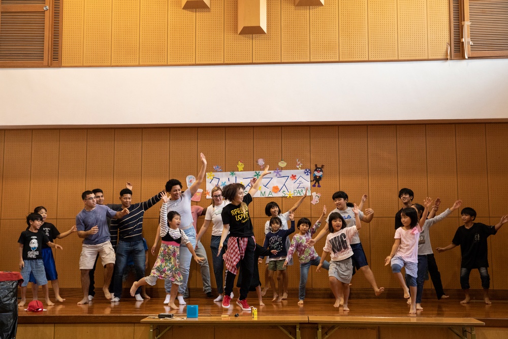 Feeling Santamental | 3rd MLG Marines and Sailors celebrate the holidays with local children
