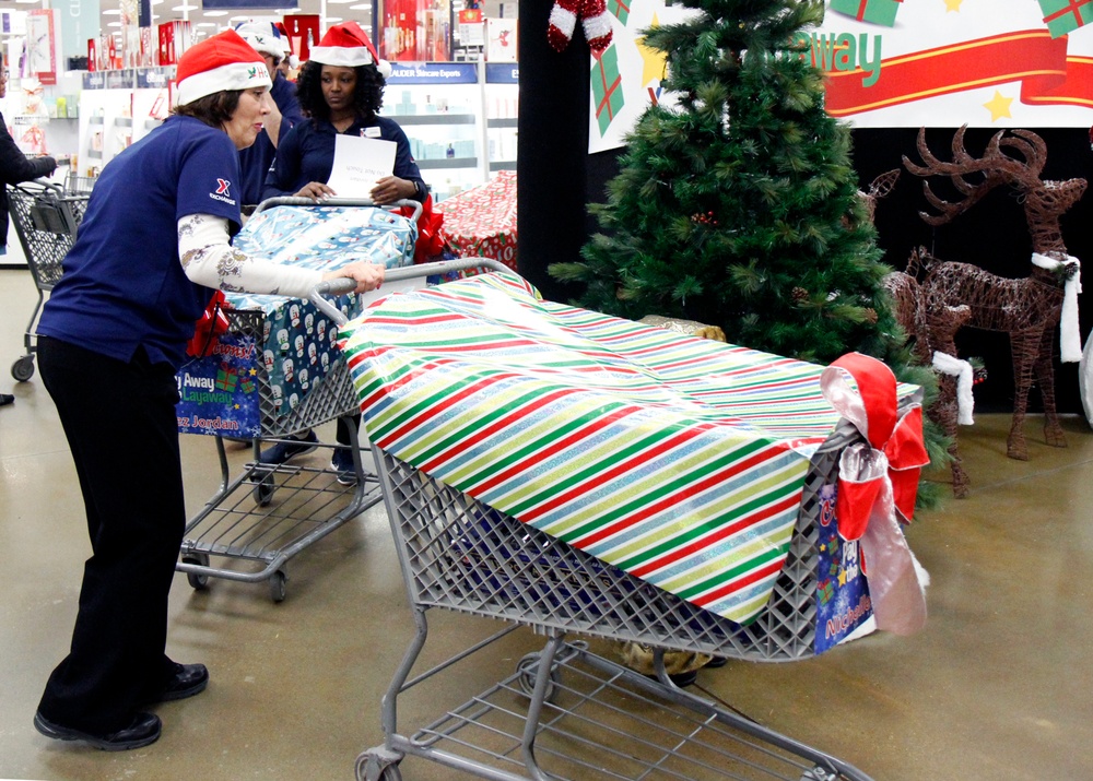Exchange, national charity team up to ‘Pay Away the Layaway’ for Fort Bliss families
