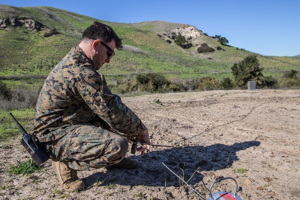 Pendleton EOD conducts explosive effects range